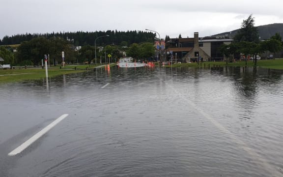 The view towards the Wanaka shops on Ardmore Street.