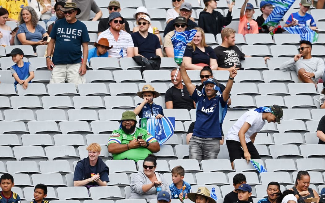 Fans watch the action, 
Blues v Highlanders, Super Rugby Aotearoa. Eden Park, Auckland. New Zealand. Sunday 14 March 2021. Â© Copyright Photo: Andrew Cornaga / www.photosport.nz