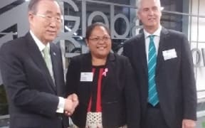 Emeline Veikoso Laumanu meets the GGI's Ban Ki-Moon, (left) and Frank Rijsberman