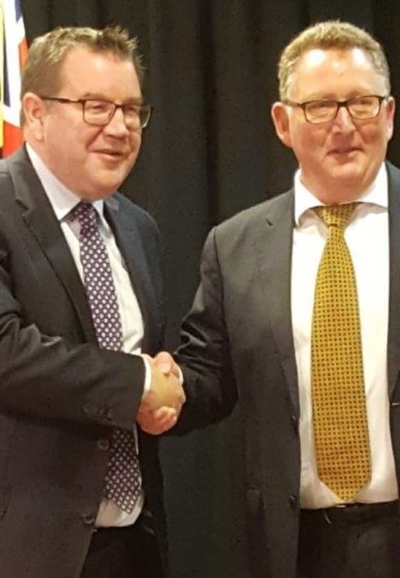 Finance Minister Grant Robertson and RBNZ governor designate Adrian Orr sign a new policy agreement.
