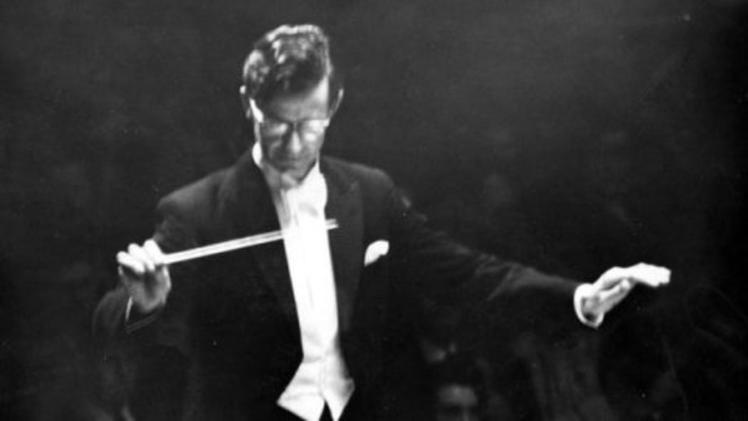 Peter Godfrey conducting