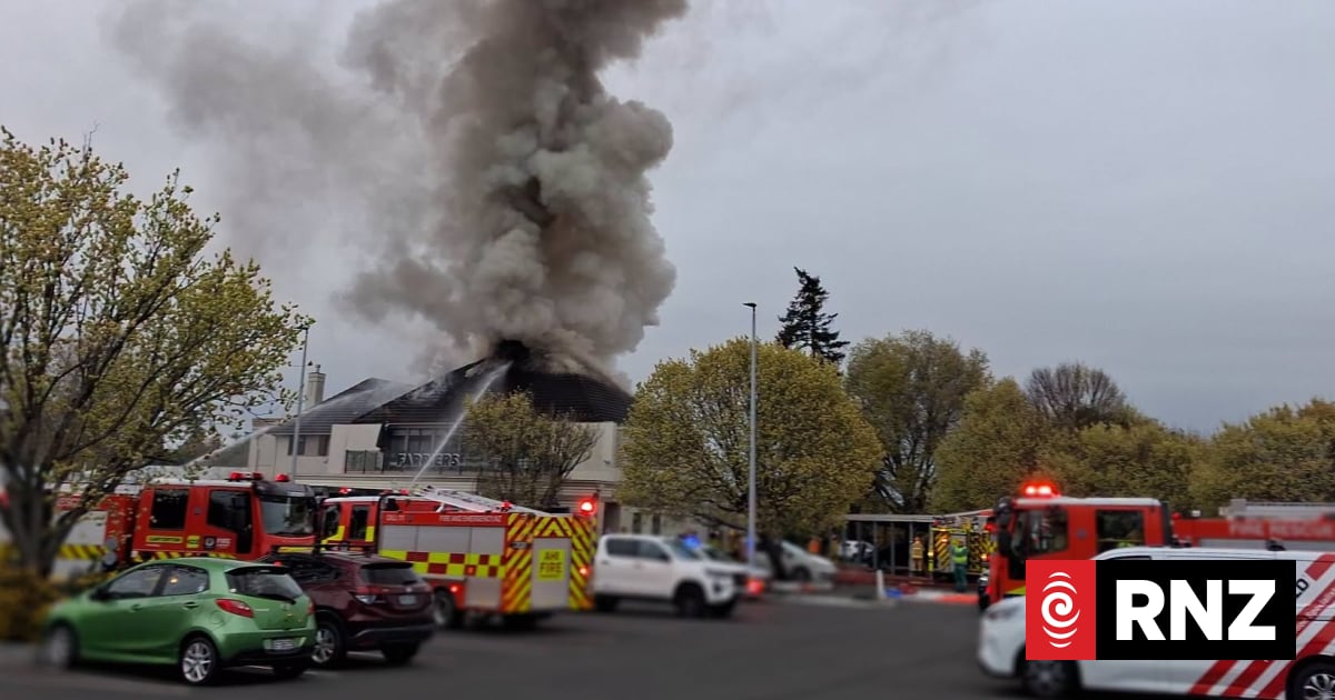 Flames and smoke billow from Masterton pub fire