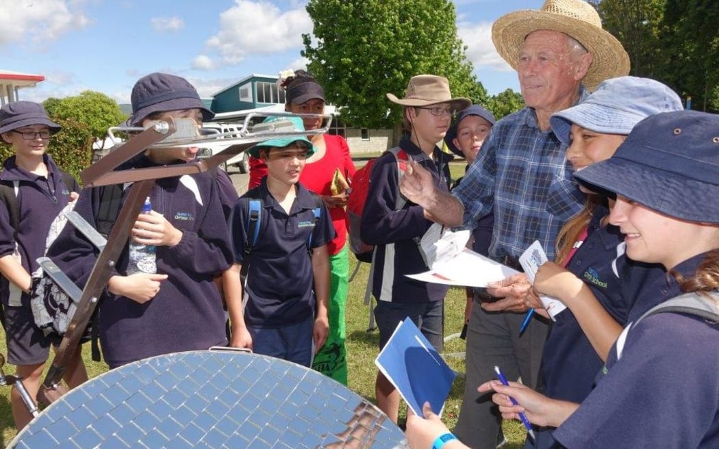 Amateur astronomer Peter Knowles explains how it's possible to cook popcorn and pancakes on a converted satellite dish.