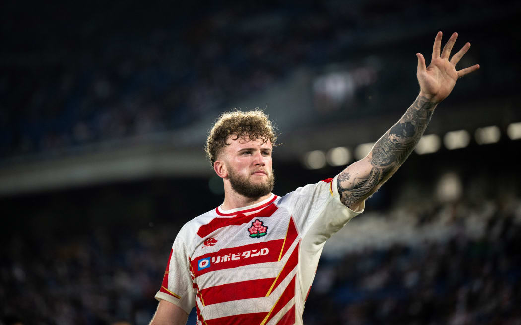 Japan's Warner Dearns waves to spectators after the rugby union test match against the All Blacks at Nissan Stadium in Yokohama, on October 26, 2024. (Photo by Philip FONG / AFP)