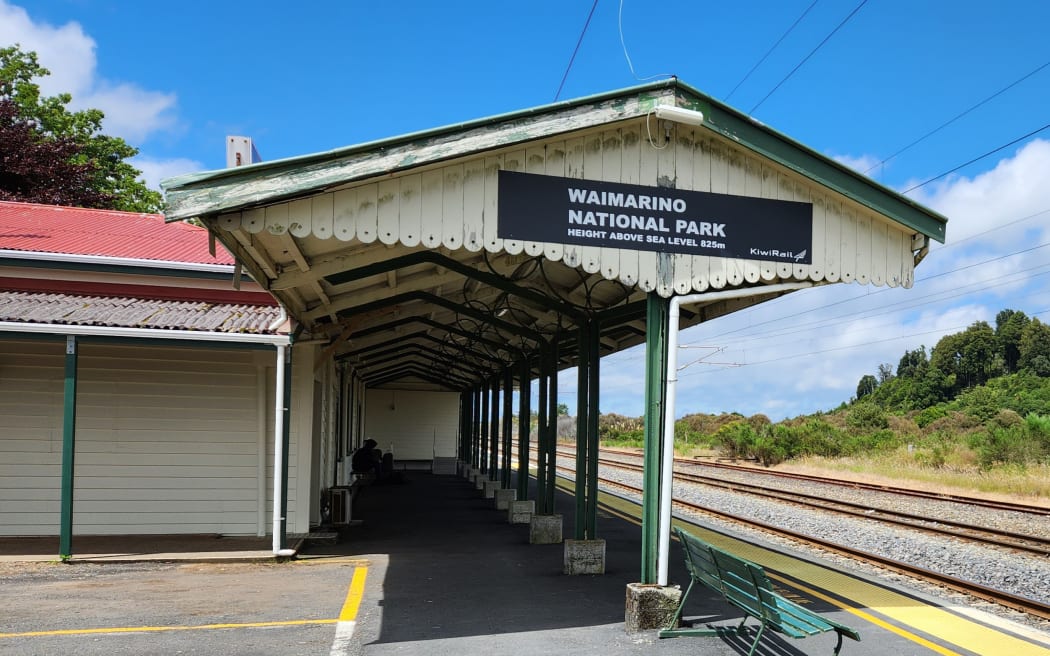 The station platform at National Park, showing new dual signage installed by KiwiRail in August 2023.