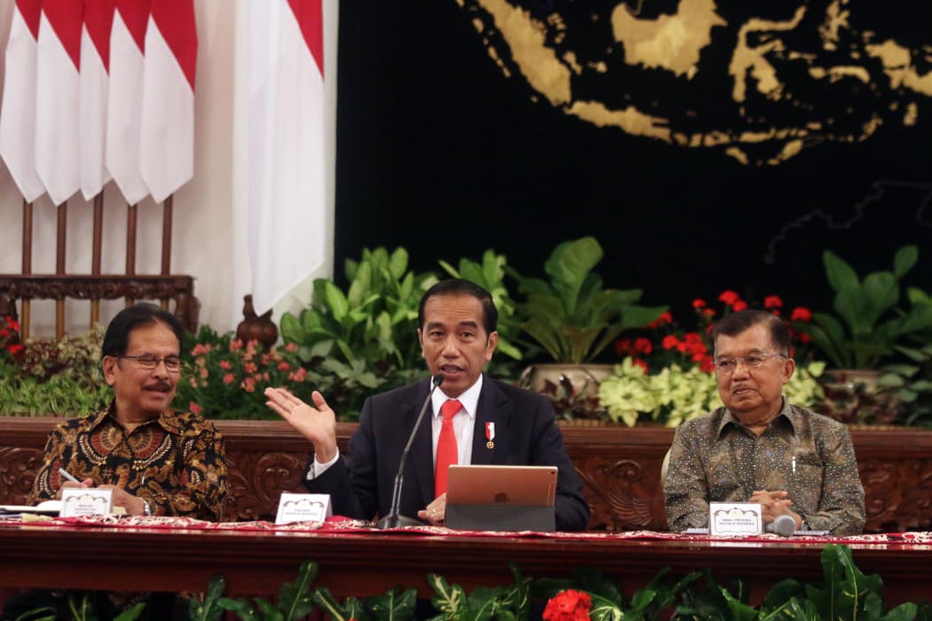 Indonesian President Joko Widodo (C) at the press conference announcing the move of Indonesia's capital.