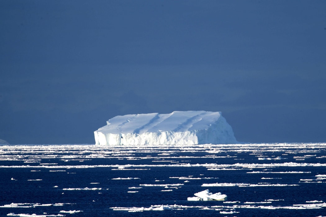 Photo taken on Nov. 25, 2018 shows iceberg seen from China's research icebreaker Xuelong in a floating ice area in the Southern Ocean.