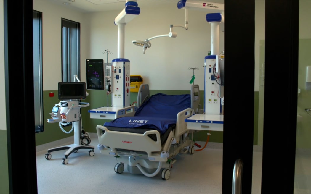 Brand new Waitākere Hospital intensive care unit sitting empty | RNZ News