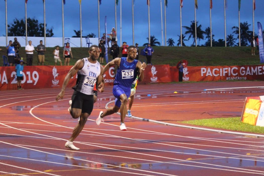 Banuve Tabakaucoro got the better of Jeremy Dodson in the men's 200m final.