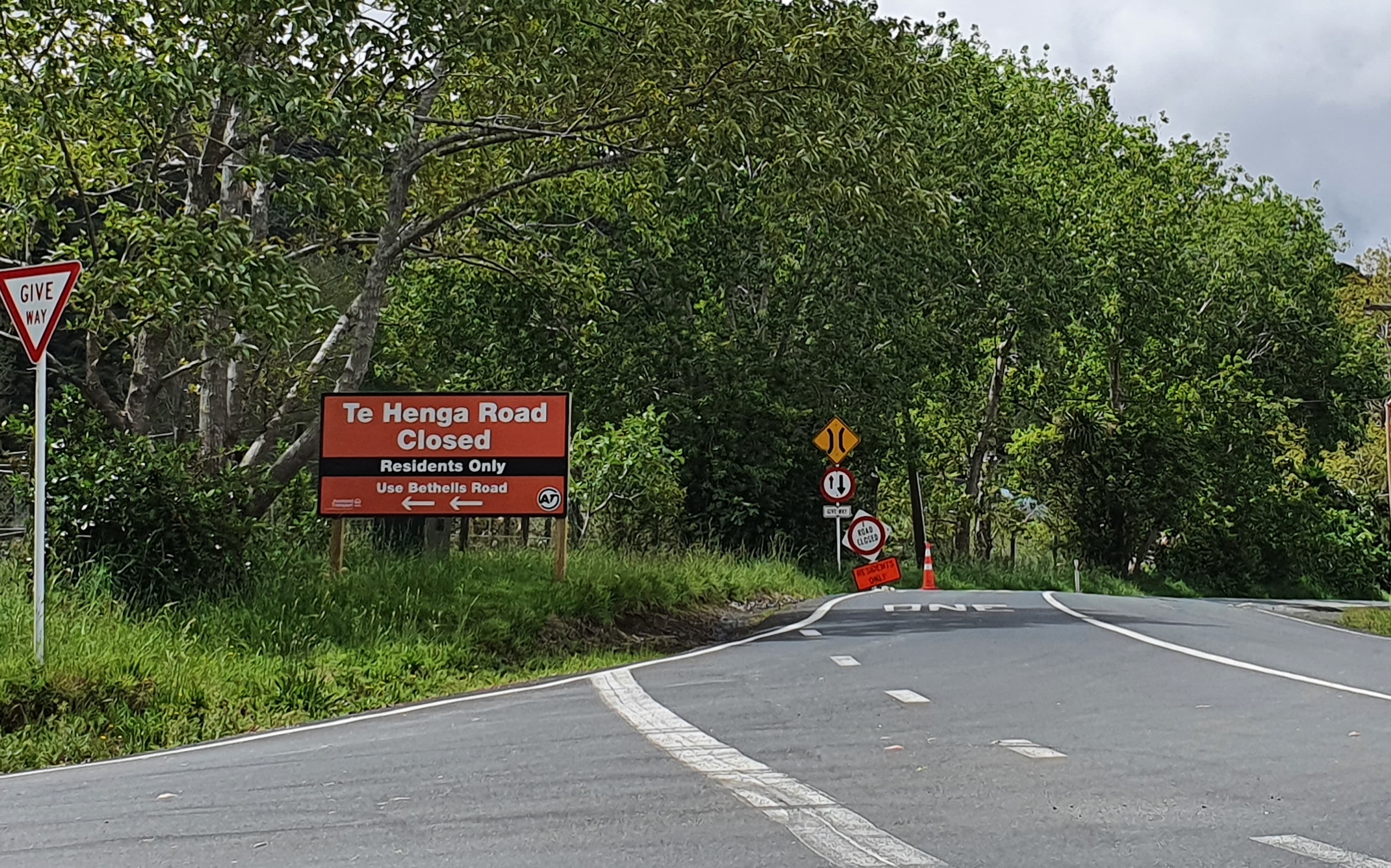 Sign showing access blocked to Te Henga Road