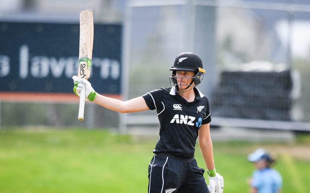Amy Satterthwaite scores a century for White Ferns 2021.