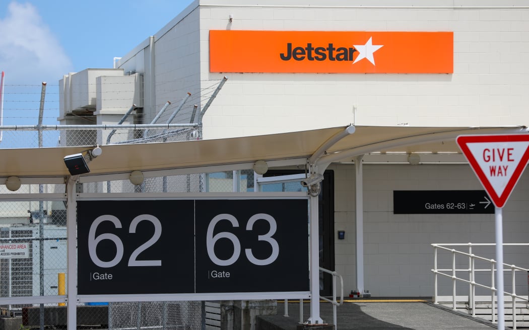 Airbus A320neo flight delays - Auckland Airport - 29 November 2025