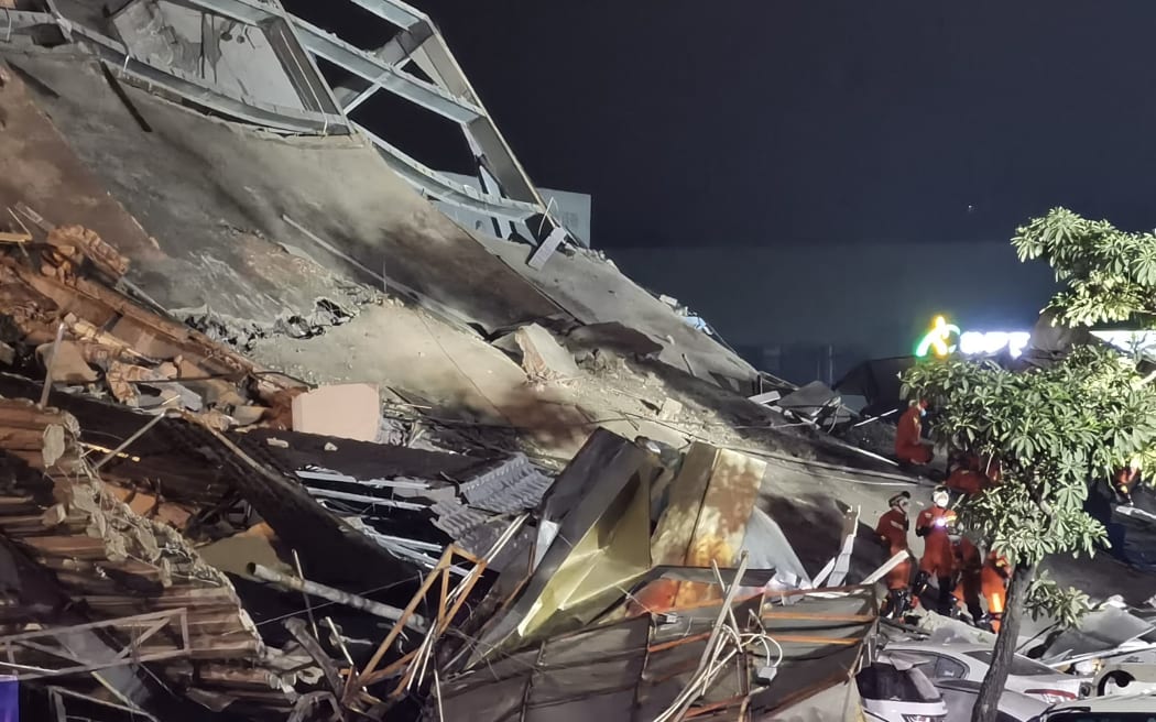 Rescue operations at the accident site of a hotel in Quanzhou, southeast China's Fujian Province.
According to a preliminary report, about 70 people were trapped. More than 700 rescue workers have been sent to the scene, and 38 people had been rescued.