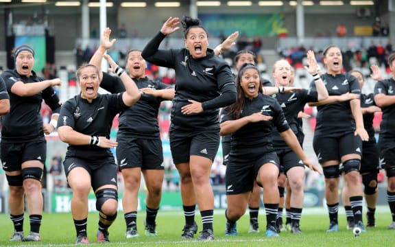 Black Ferns performing haka against USA in 2017 WRWC