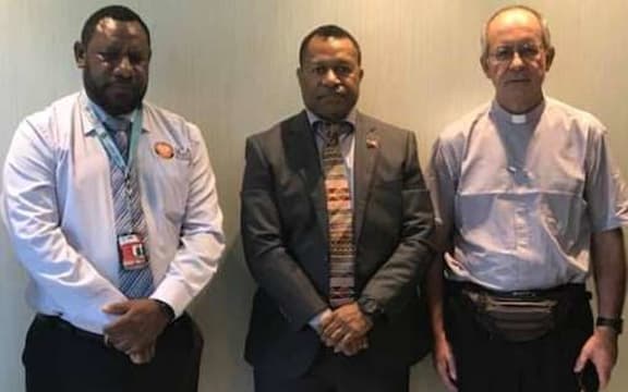 PNG chief migration officer Solomon Kantha, Petrus Thomas, Giorgio Licini.