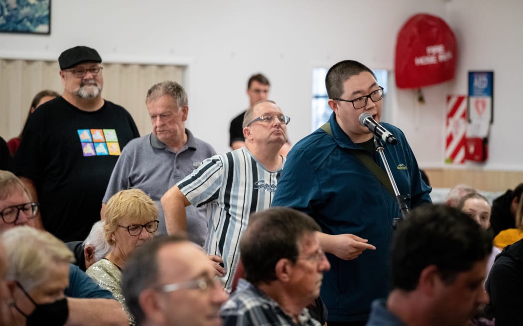 A public meeting was held in Mairangi Bay on 27 March 2023,  as locals were frustrated with local bus cancellations.