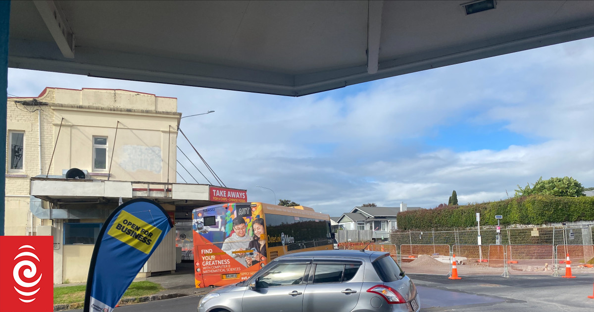 'Worse than Covid': Point Chevalier street partially reopens after roadworks lock out residents, businesses - Vimarsana News