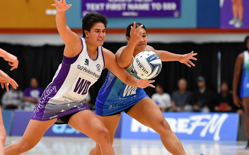 Stars Fa'amu Ioane (L) and Mystics Peta Toeava (R). Northern Stars v Northern Mystics, ANZ Premiership, Pulman Arena, Auckland.