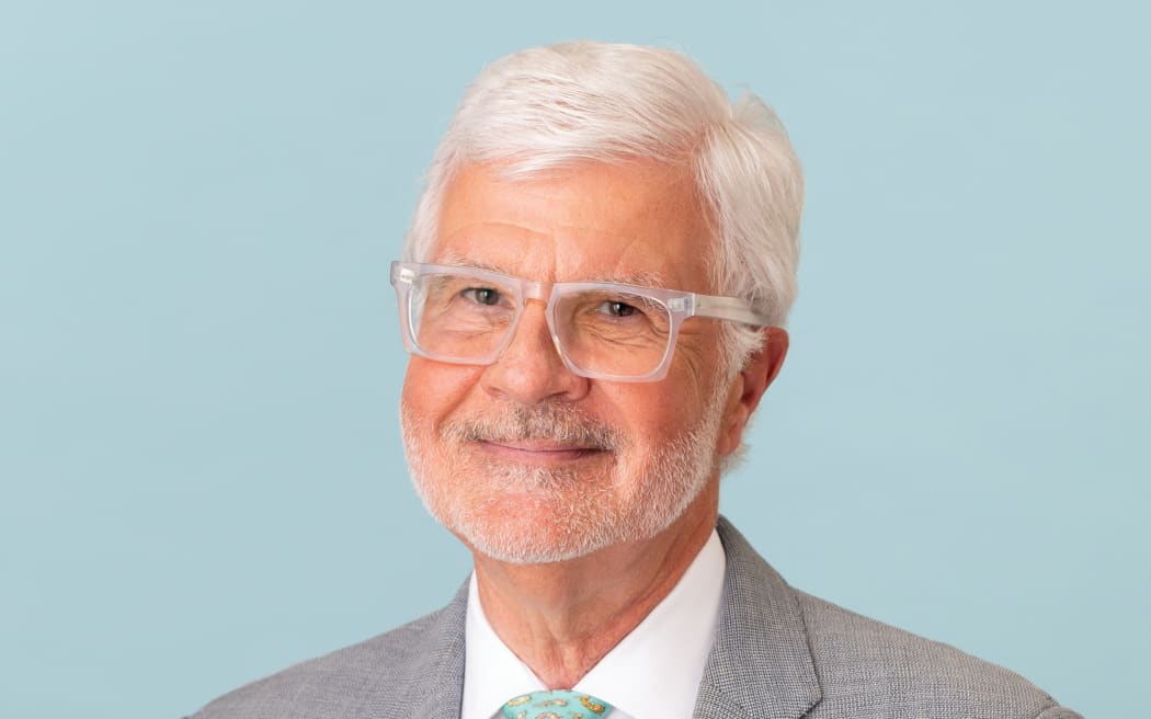 Steve R Gundry