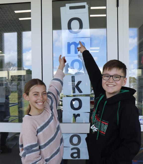 Vivienne Apanui, 10, and Johan Heyns, 11, of Ōmokoroa Point School