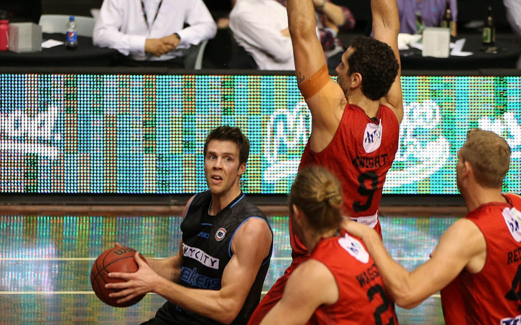 The Breakers' Tom Abercrombie takes on Perth in 2015