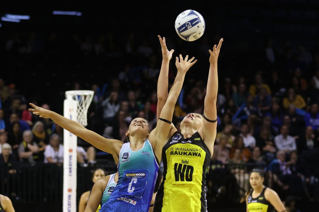 Pulse's Paris Lokotui (right) takes a pass ahead of the Mystics' Tayla Earle during the ANZ Premiership.