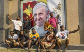 Papua New Guinea, Gulf of Papua Region, National Capital District, Port Moresby City, Visit of Pope Francis to Papua New Guinea between 6 and 9 July 2024, city inahbitants and chief Mundiya Kepanga in front of a poster about the venue of the Pope (Photo by DOZIER Marc / hemis.fr / hemis.fr / Hemis via AFP)