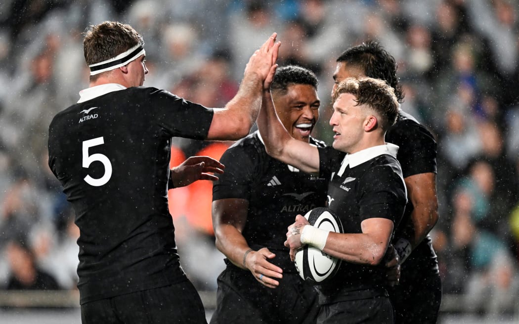 Damian McKenzie celebrates his try.