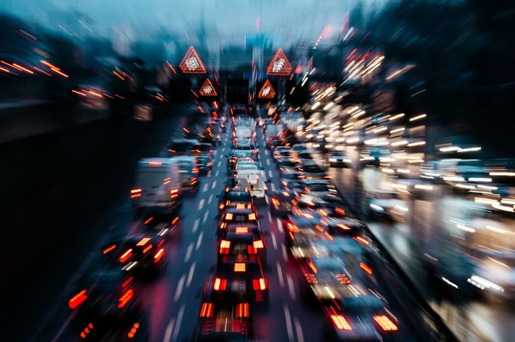 Cars jam on the Berlin city highway A100. Berlin 06.12.2016.
Photo: picture alliance / Robert Schlesinger | usage worldwide (Photo by ROBERT SCHLESINGER / picture alliance / dpa Picture-Alliance via AFP)