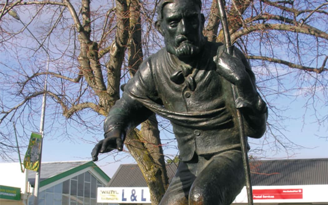 A statue commemorating lone shepherd James Mackenzie and his dog Friday in Fairlie