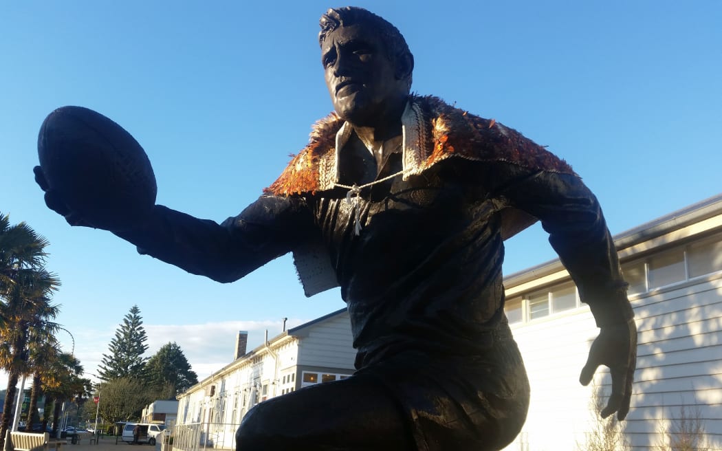 A korowai has been placed around the statue of Sir Colin Meads in Te Kuiti.