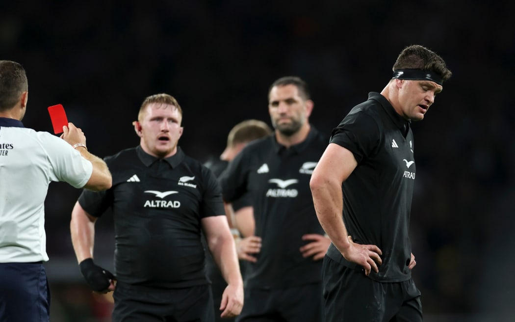 Scott Barrett of New Zealand is sent off during the game against South Africa at Twickenham, 2023.