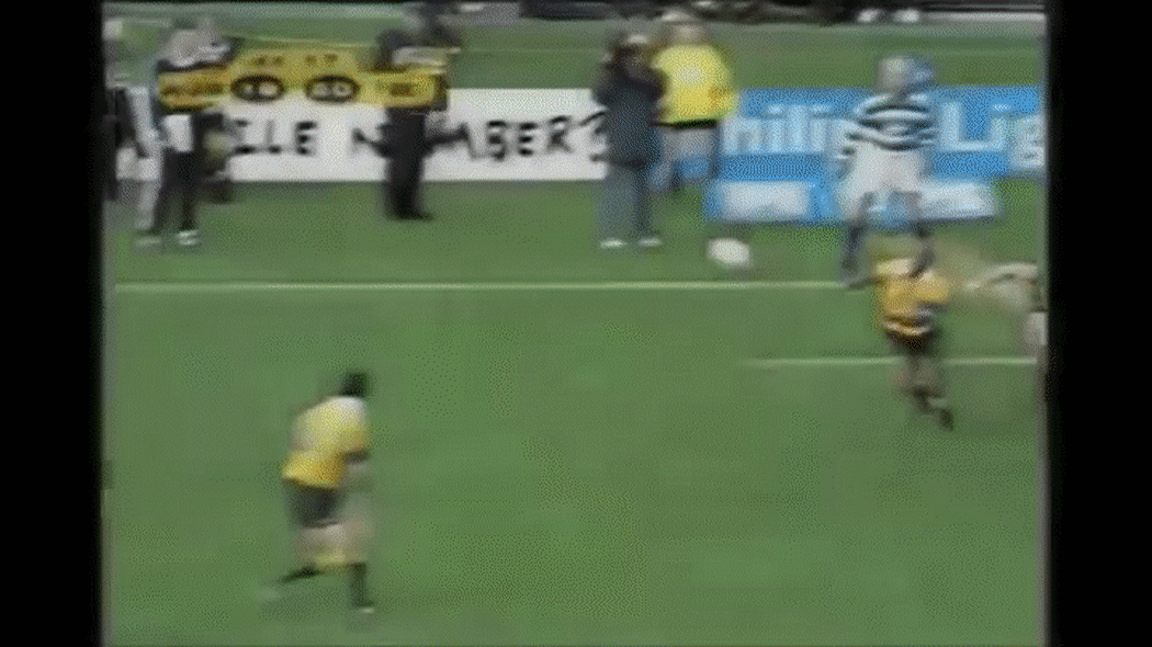 Jonah Lomu plays for the All Blacks against Australia