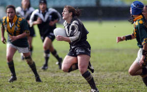 Kiwi Fern Nadene Conlon in 2003 Women's Rugby League World Cup against Cook Islands.