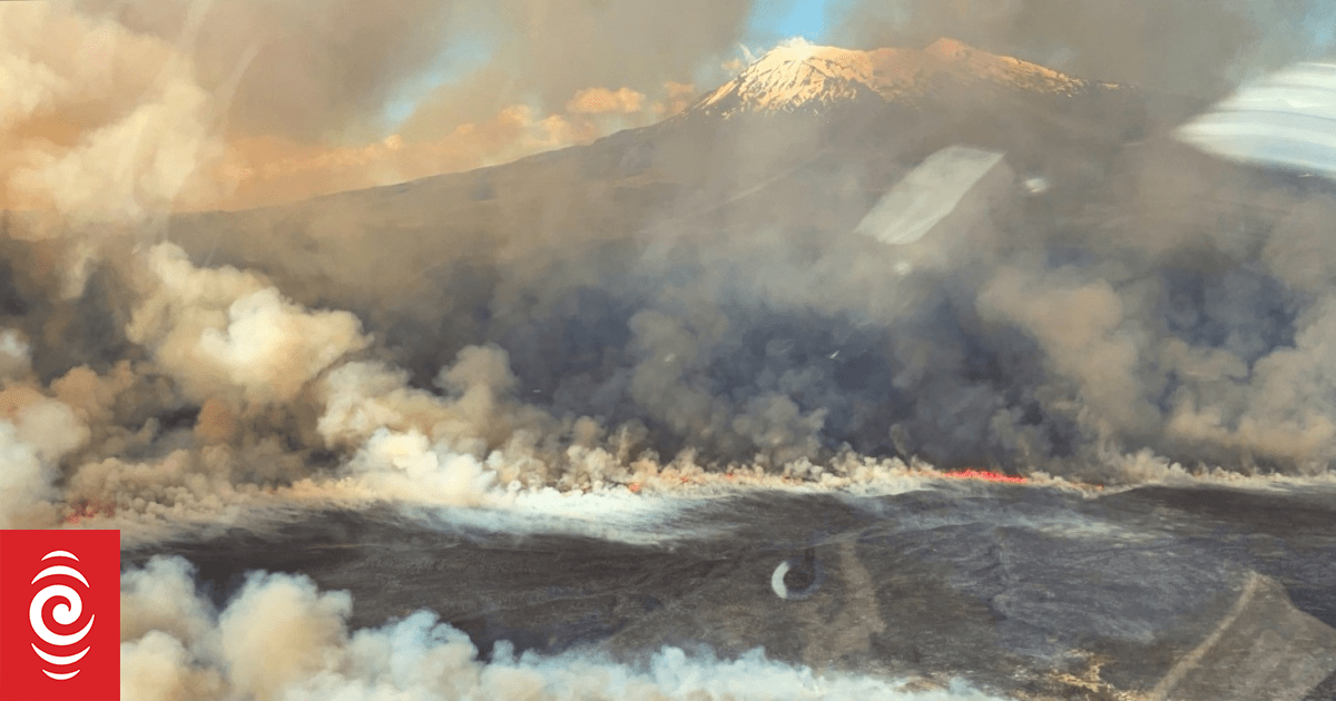 Live: Out of control Tongariro National Park fire spreads to 2500 hectares