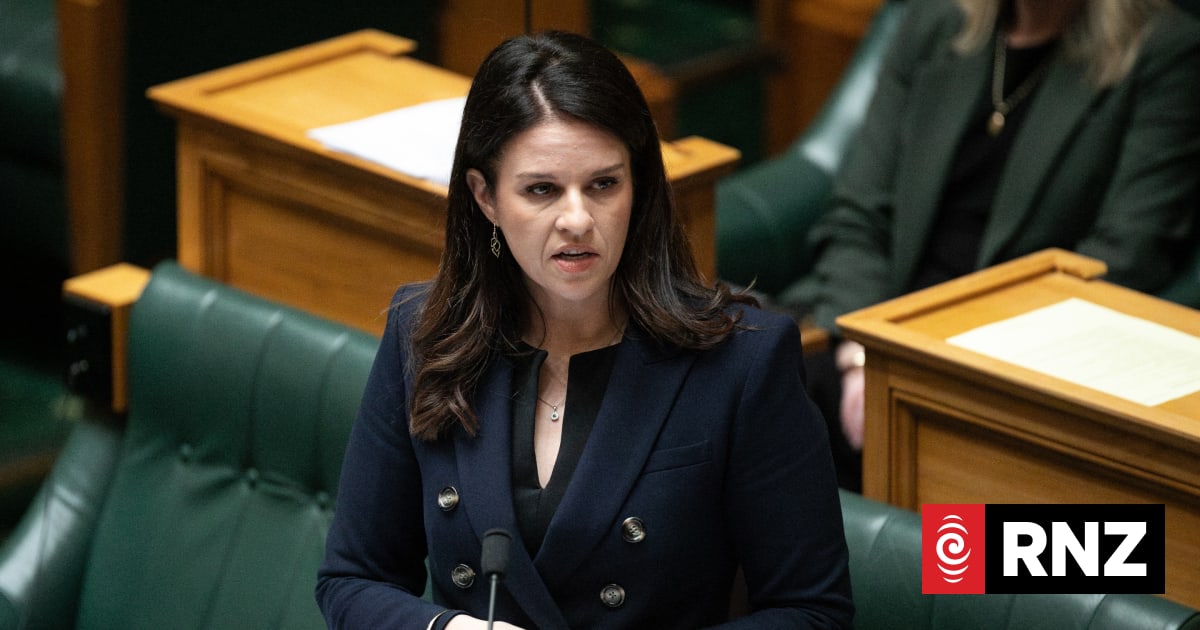 Government to go ahead with expansion of programme to help young children's language