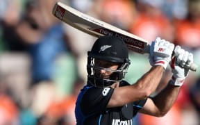 The New Zealand all-rounder Grant Elliott batting.