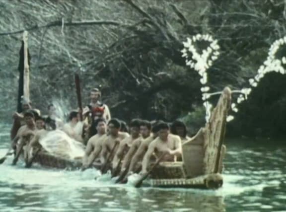 Screenshot from a 1974 TV documentary about the making of Tāhere Tikitiki