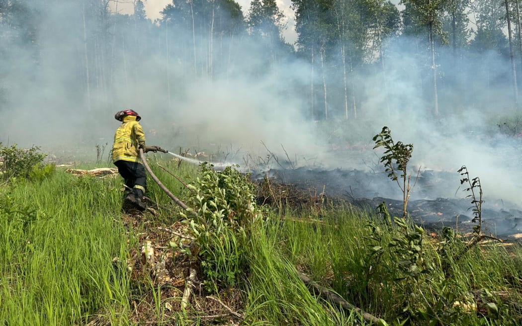 Kiwi firefighters helping out in Canada
