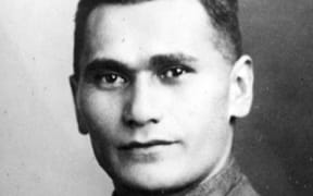 Portrait of Harding Waipuke Leaf in WWI uniform.
