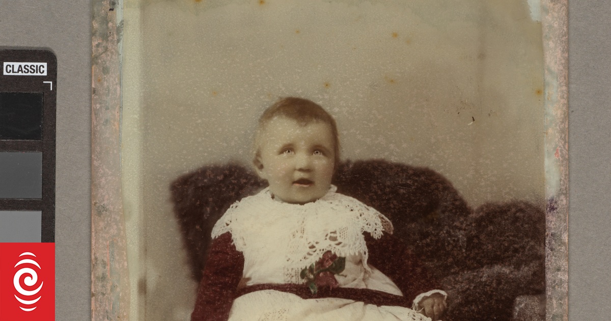 Hidden mothers and Māori trading cards: The dawn of photography in Aotearoa - Vimarsana News