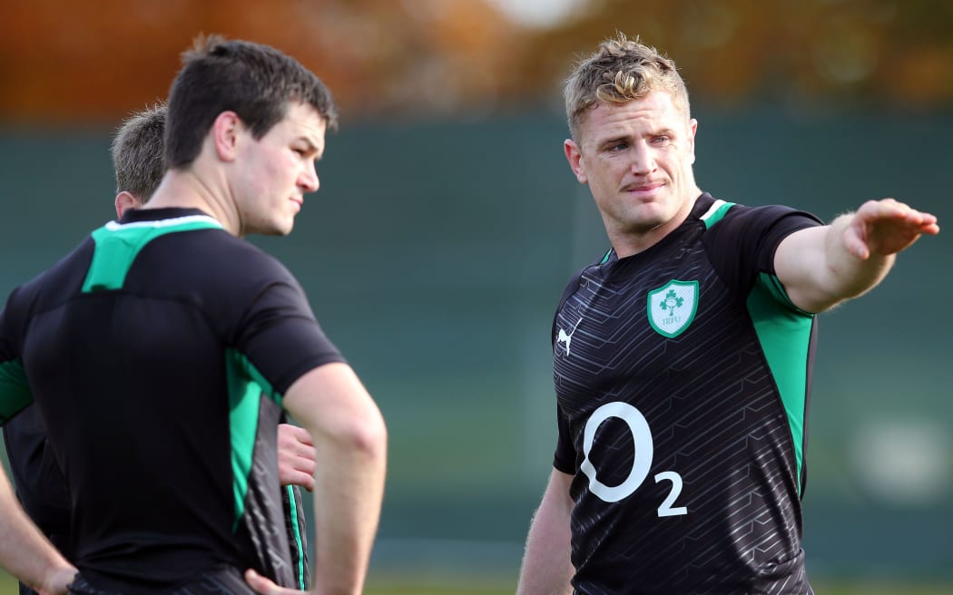 Jonathan Sexton (L) and Jamie Heaslip