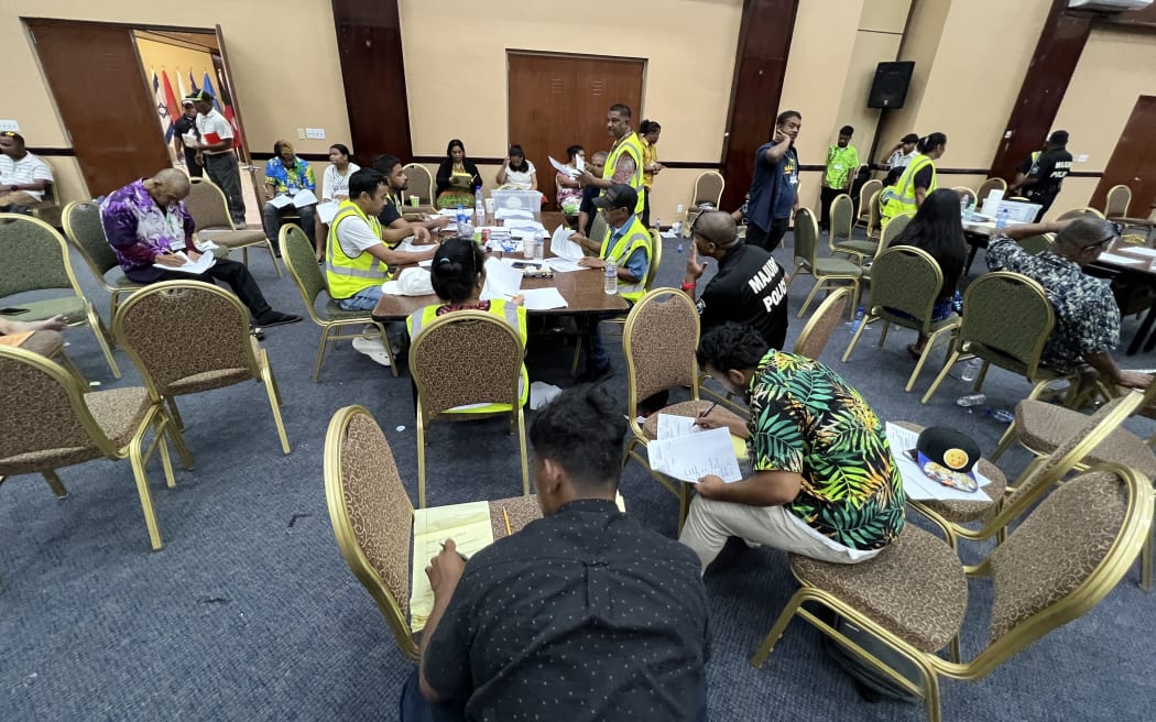 Tabulation of the domestic vote began about midnight Monday following closing of the polls a few hours earlier and concluded Friday, 24 November. In Majuro, tabulation tables are surrounded by candidate poll watchers monitoring the counts. Photo: Giff Johnson