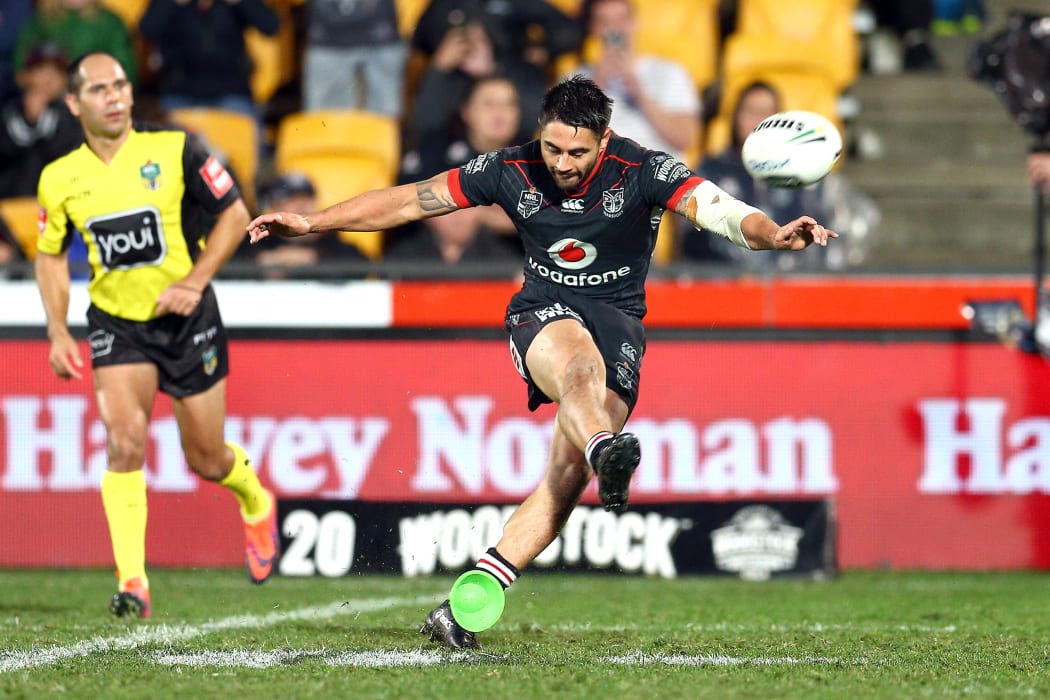 Shaun Johnson kicks the winning penalty.