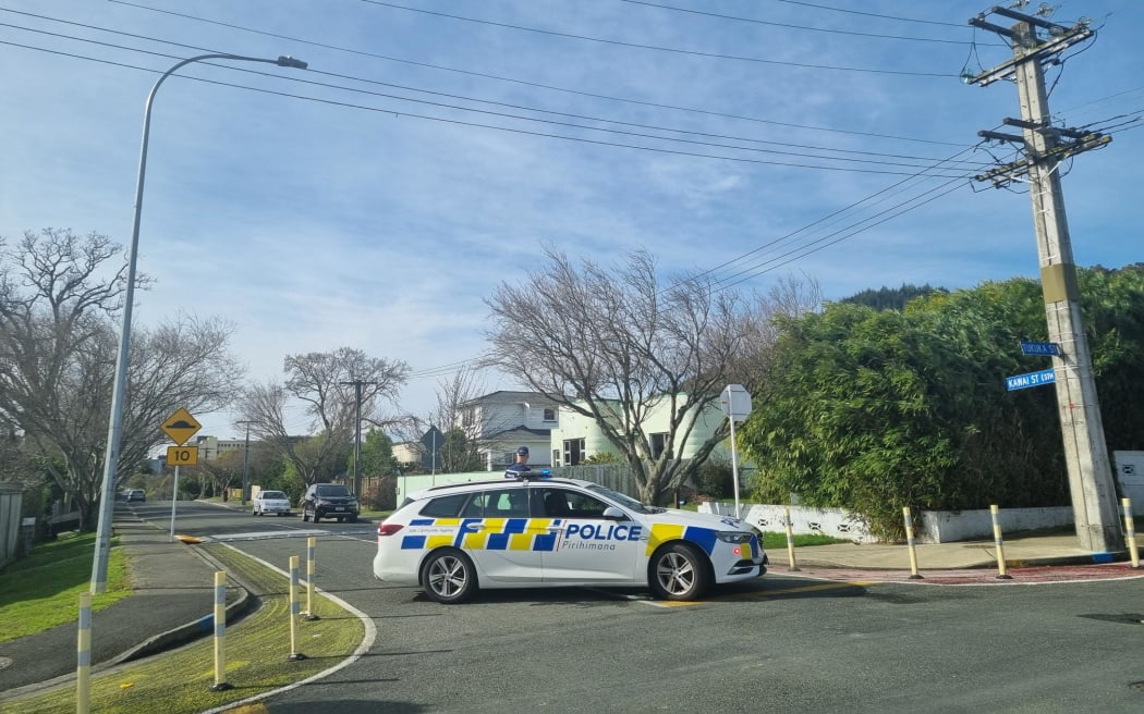 The cordon on the corner of Kawai St and Tukuka St.