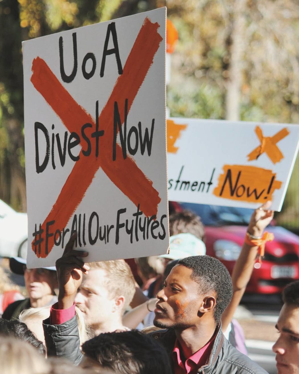Students, staff and alumni of the University of Auckland are calling on the institution to divest from fossil fuel.