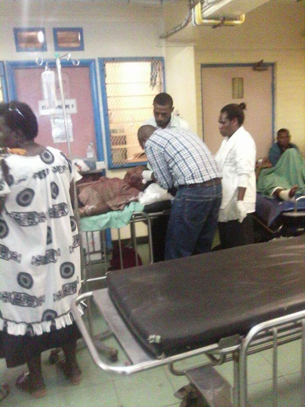 Goroka Hospital treats people injured in fighting in the capital of Papua New Guinea's Eastern highlands province, 14 June 2016.