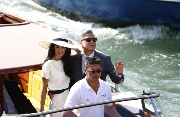US actor George Clooney and British lawyer Amal Alamuddin leave the palazzo Ca Farsetti on a taxi boat on September 29, 2014 in Venice, after a civil ceremony to officialise their wedding.  AFP PHOTO / PIERRE TEYSSOT (Photo by PIERRE TEYSSOT / AFP)