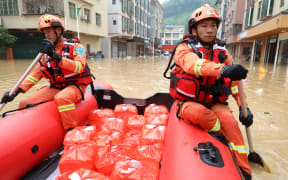 (240422) -- YINGDE, April 22, 2024 (Xinhua) -- Rescuers are on their way to deliver food to people affected by the heavy rainfall in Lianjiangkou Town, Yingde City of south China's Guangdong Province, April 22, 2024. Four people were killed and 10 others remain missing after continuous heavy rainfall hit many parts of south China's Guangdong Province in recent days, local authorities said Monday.
Guangdong has so far relocated some 110,000 residents, with 25,800 people being urgently resettled. (Xinhua/Huang Guobao) (Photo by Huang Guobao / XINHUA / Xinhua via AFP)