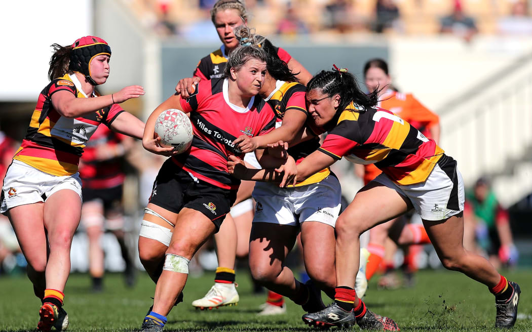 Becky Davidson of Canterbury playing Waikato in Farah Palmer Cup 2018.
